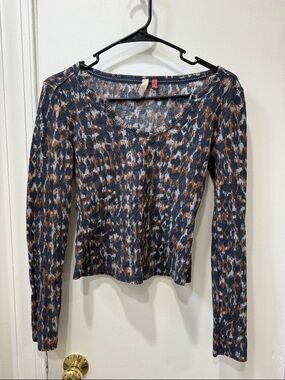 Anthropologie - Pilcro - V-Neck Long-Sleeve Ribbed Cropped